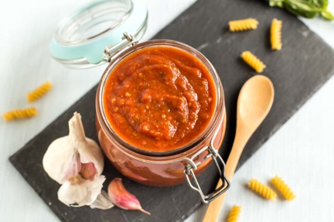 Slow cooker tomato sauce in a jar
