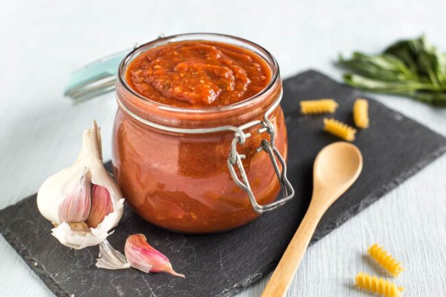 Slow cooker tomato sauce in a jar