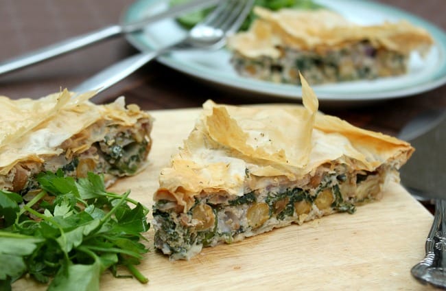Spinach and ricotta strudel with chickpeas