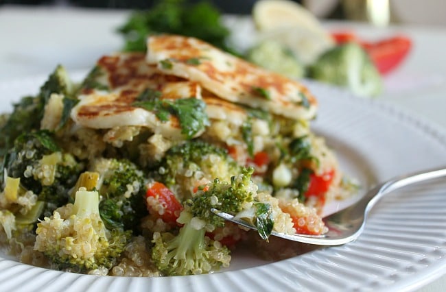 Warm quinoa salad with grilled halloumi and parsley dressing