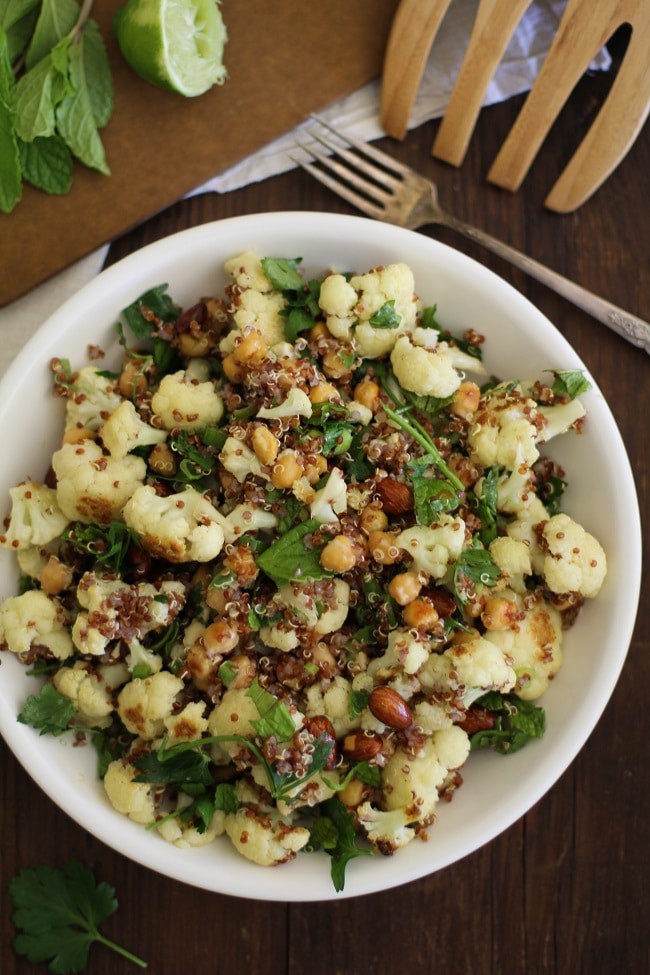 Roasted cauliflower and chickpea quinoa salad / amuse-your-bouche.com