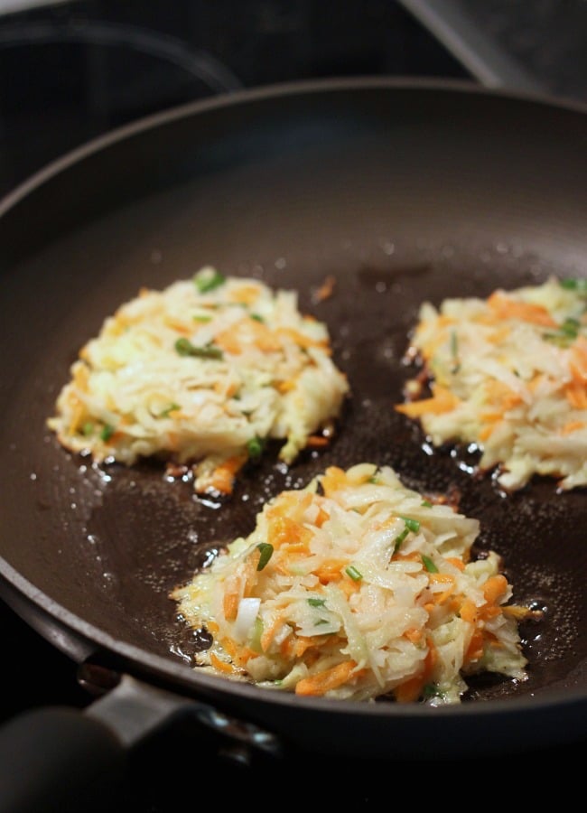 Kohlrabi carrot fritters - a really easy way to use this weird vegetable!