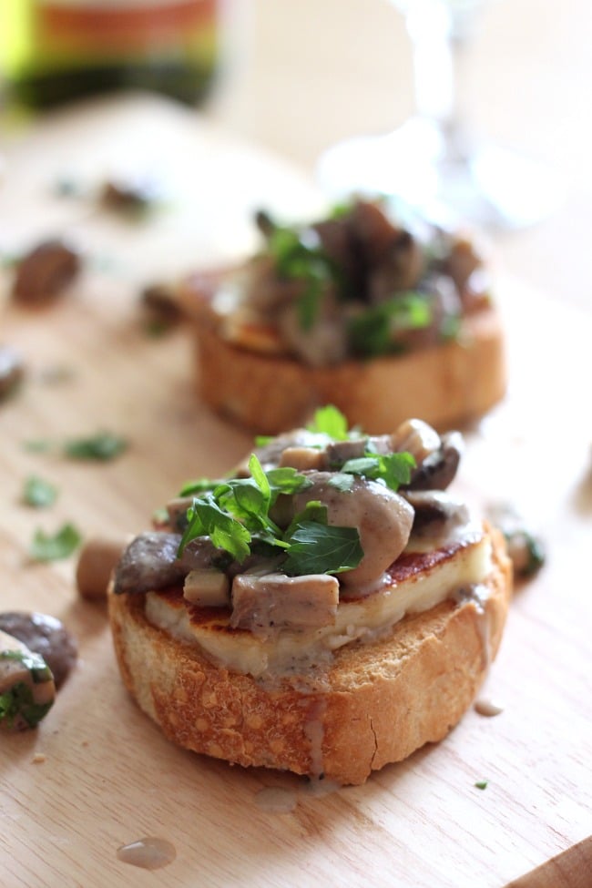 White wine mushroom bruschetta with halloumi - easy to make, but RIDICULOUSLY delicious!