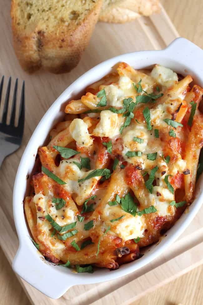 Cheesy roasted red pepper pasta - sweet roasted peppers, creamy ricotta, and a crispy cheddar topping. Utterly irresistible!