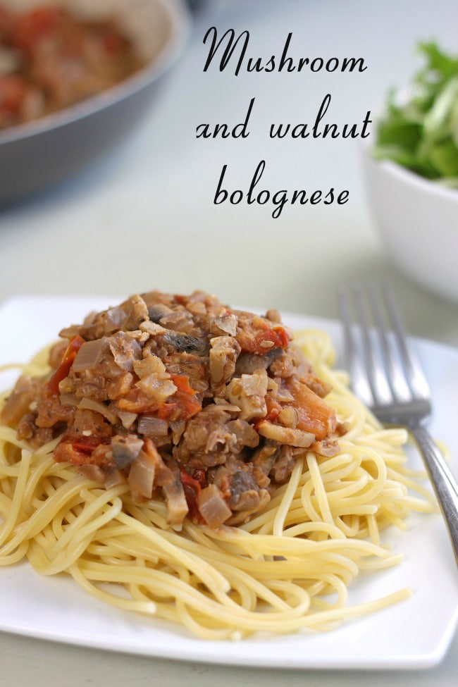 Mushroom and walnut bolognese - an easy vegan dinner in 20 minutes!