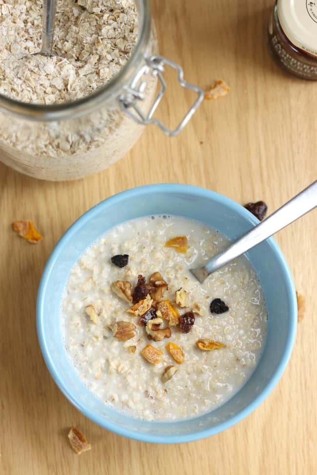Homemade instant oatmeal - only three ingredients, and less than a third of the price of the shop-bought stuff! Have breakfast ready in seconds (my favourite is with a dollop of chocolate spread!)