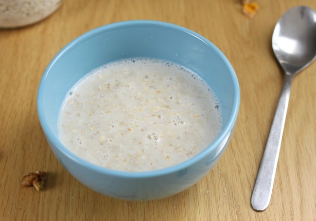 Homemade instant oatmeal - only three ingredients, and less than a third of the price of the shop-bought stuff! Have breakfast ready in seconds (my favourite is with a dollop of chocolate spread!)