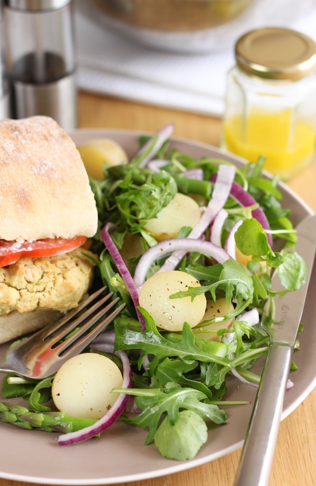 White bean and pesto burgers with an asparagus and new potato salad - order the recipe and ingredients from Marley Spoon for this week only!