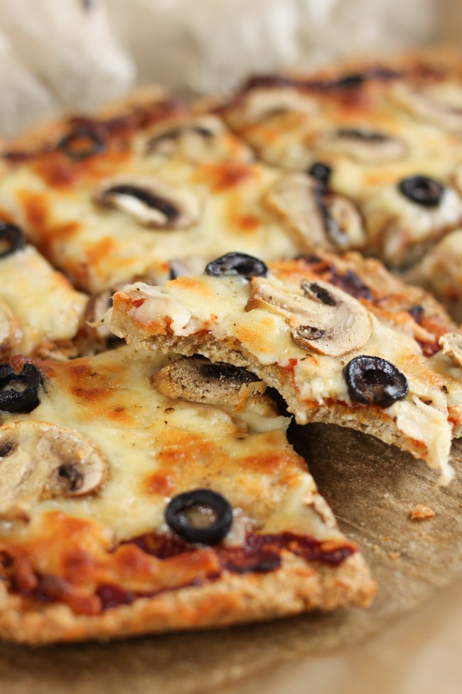 Oaty gluten-free pizza crust - a quick and easy gluten-free pizza crust that holds its own against the wheaty version!