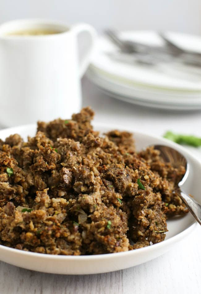 Mushroom and chestnut vegetarian stuffing - Did you know that making vegetarian / vegan stuffing could be so easy?! A must for any Christmas dinner table!