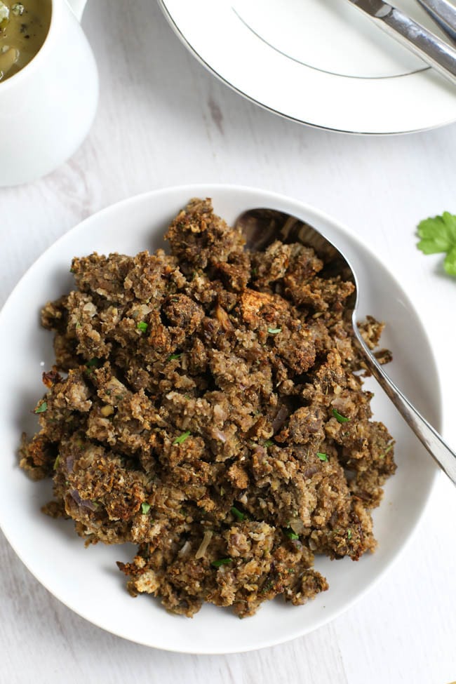 Mushroom and chestnut vegetarian stuffing - Did you know that making vegetarian / vegan stuffing could be so easy?! A must for any Christmas dinner table!