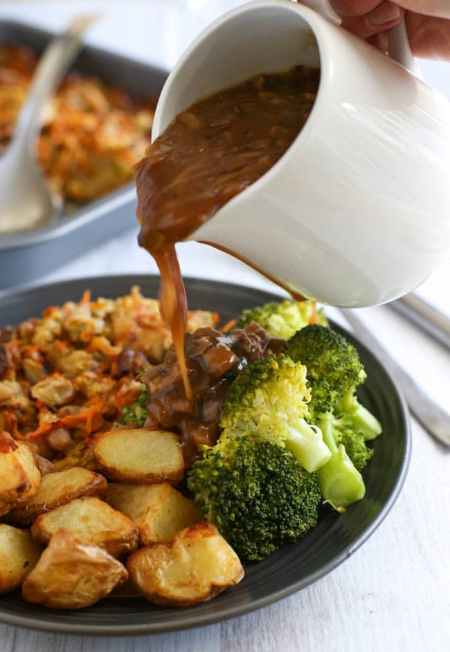 The best homemade vegetarian gravy - with a secret ingredient that adds HEAPS of flavour! You won't miss the meat juices :) Perfect for a vegetarian Christmas dinner, Sunday roast, or any other Meat Free Monday!