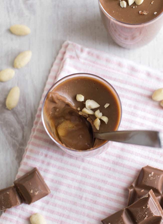 Seriously easy peanut butter chocolate pots - OMG. These are AMAZING. They're so quick and easy to make, and they're SO delicious - they seriously melt in your mouth. Great dessert for a dinner party!