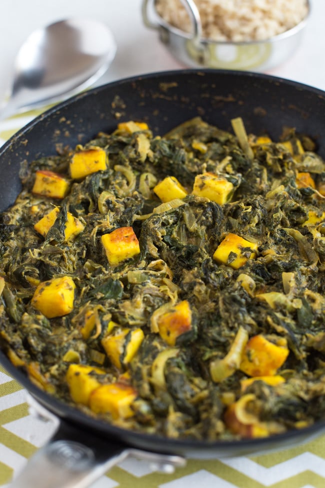 30 minute saag paneer - a creamy, spicy vegetarian spinach and cheese curry in less than half an hour!