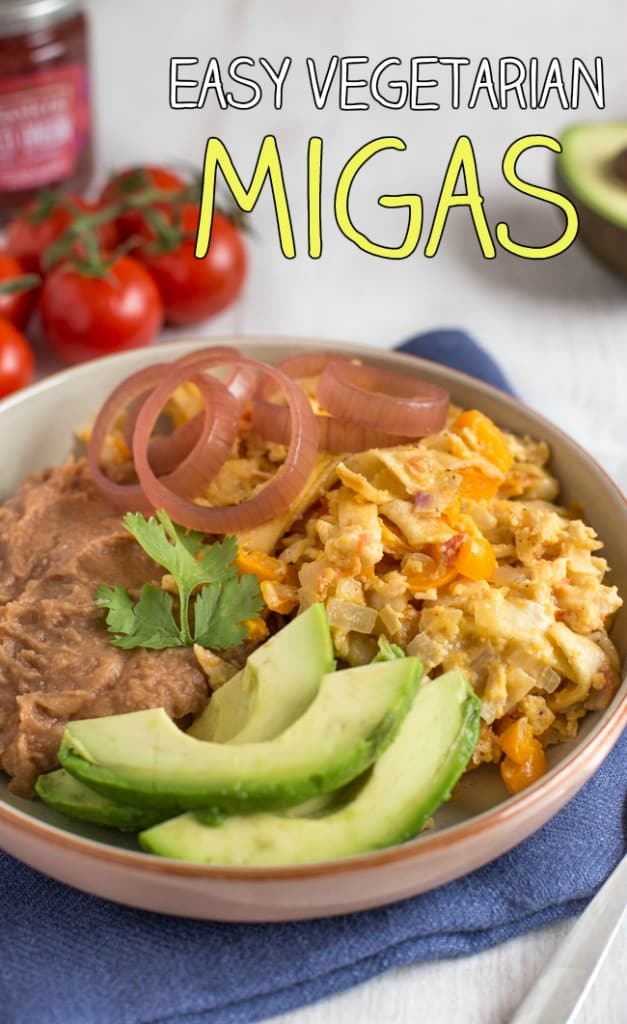 Easy vegetarian migas - a Tex Mex breakfast dish that's basically scrambled eggs with veggies and pieces of crispy tortilla. So tasty!