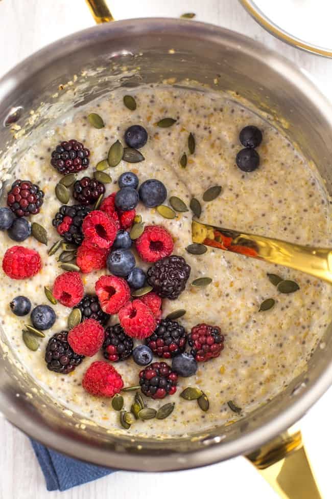 Superfood porridge with quinoa, flax and chia, as well as the usual oats. Topped with pumpkin seeds and berries for even more goodness! A super healthy vegetarian / vegan / gluten-free breakfast.