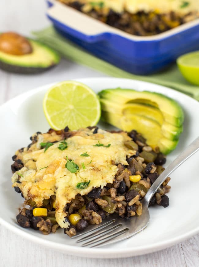 Mexican black bean casserole - easy to make, and full of spicy Mexican flavour! Plenty of protein and veggies - not to mention that crispy cheese topping :) Vegetarian and gluten-free.