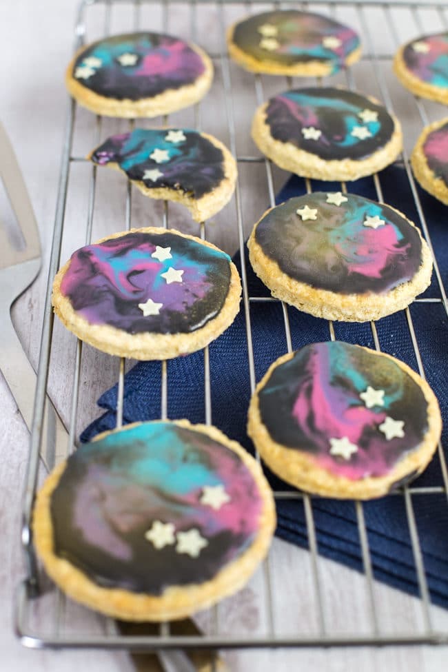 These oaty galaxy cookies were so easy - the gorgeous galaxy-inspired decoration is really foolproof!