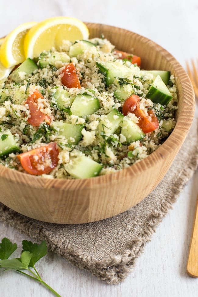 Low-carb cauliflower tabbouleh - cauliflower rice works so well in place of the bulgur wheat in this easy vegan tabbouleh recipe! Full of flavour from the gorgeous fresh herbs.