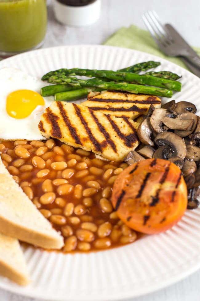 Vegetarian full English breakfast - who said a fry up is just for the meat-eaters?! Add grilled halloumi and asparagus for a tasty vegetarian full English breakfast.