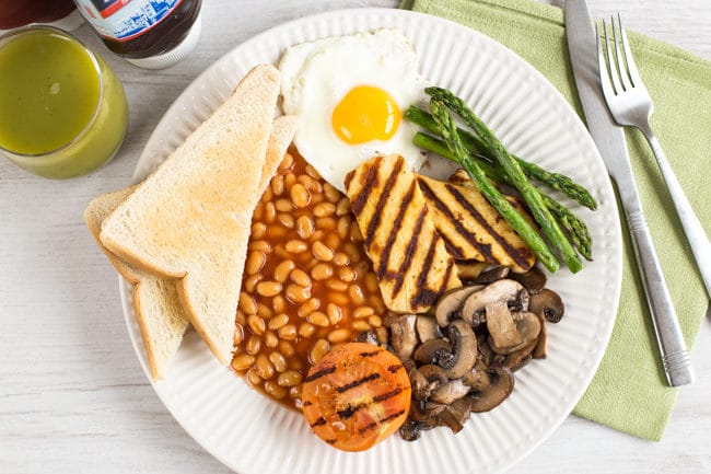 A vegetarian full English breakfast with halloumi and asparagus.