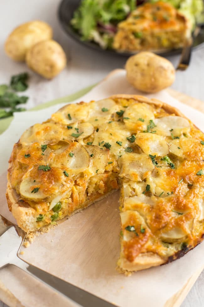 Cheesy potato and lentil pie - this tasty vegetarian pie comes together in just 30 minutes, and it's so yum! Full of protein and veggies, but it still feels really indulgent.