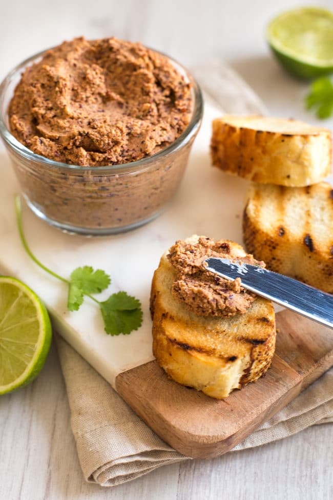 Mexican bean vegetarian pâté - so quick and easy to make, and perfect for lunches and lunch boxes! This spicy, protein-rich spread is vegetarian and vegan.