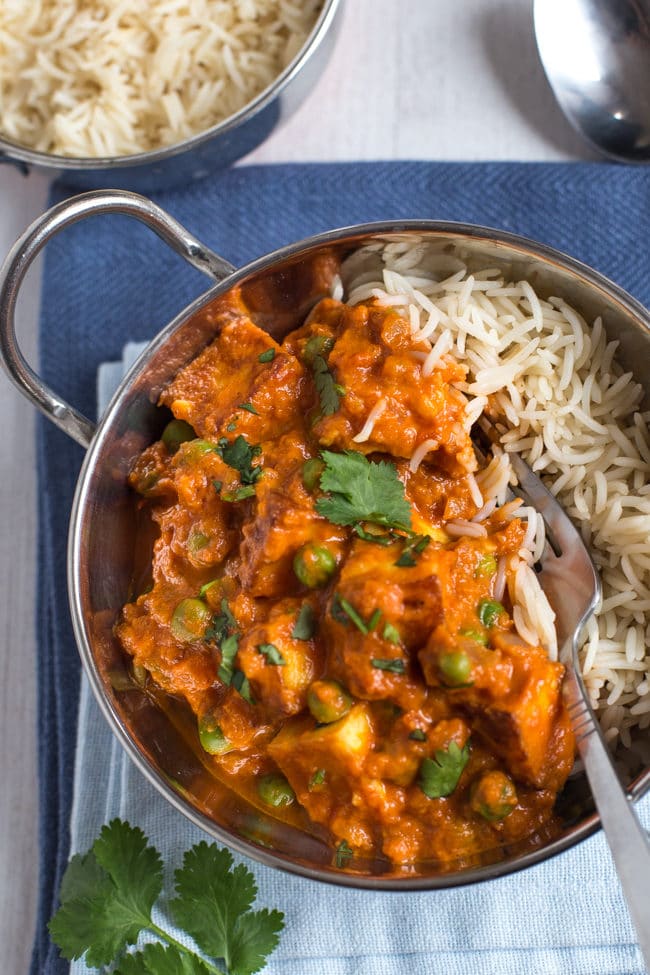 Muttar paneer masala - a quick and easy vegetarian curry with peas and paneer cheese. This sauce is so creamy and luxurious!