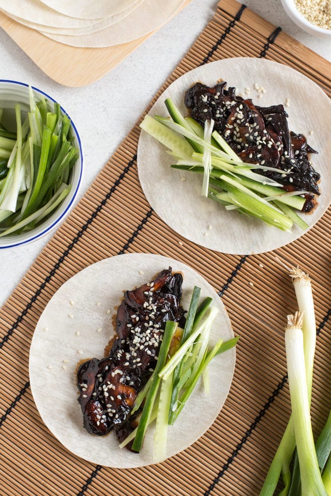 Vegetarian Chinese pancakes with homemade hoisin sauce - an easy vegan version of the Chinese buffet favourite!