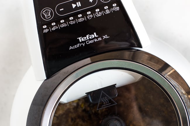 Close-up of the Tefal Actifry Genius XL