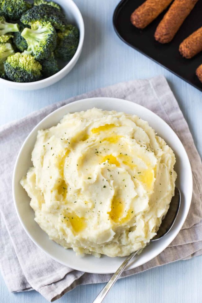 Mashed potato in a bowl.