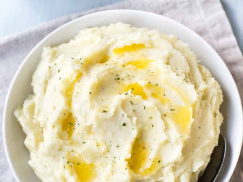 https://www.easycheesyvegetarian.com/wp-content/uploads/2020/07/How-to-make-perfect-mashed-potatoes-9-500x375.jpg