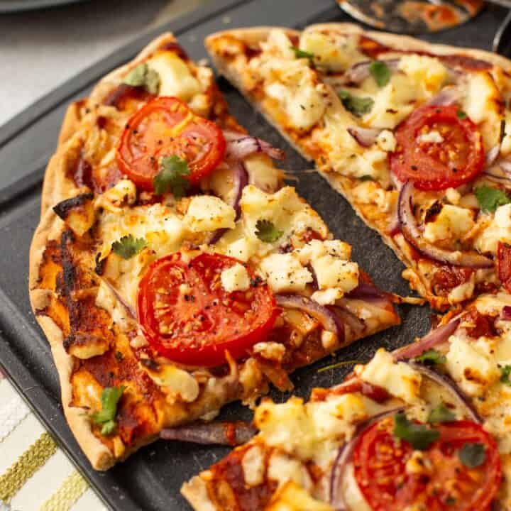 Indian Pizza with Paneer (Naan Bread Pizza) - Karinokada