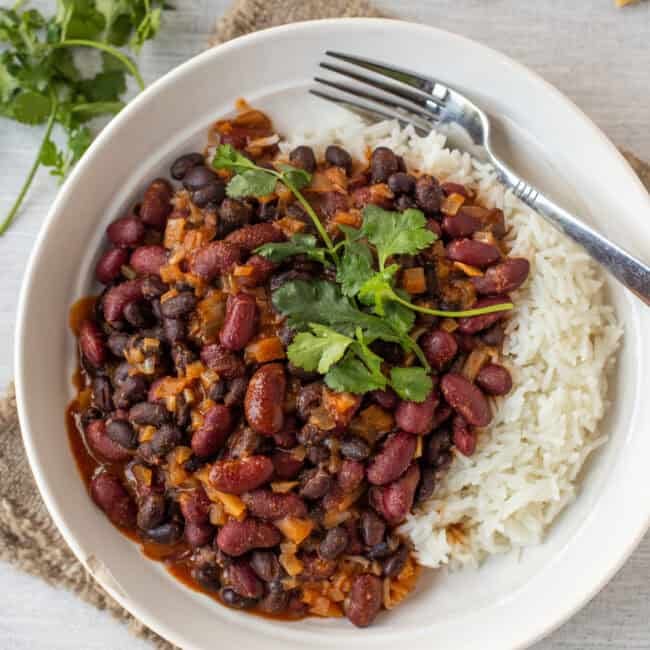 Easy vegetarian kidney bean curry with rice.